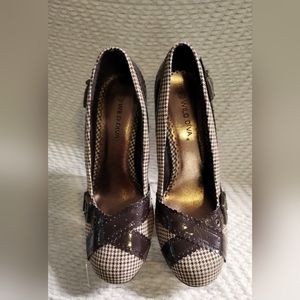 Wild Diva brown size 7 1/2 office style heels